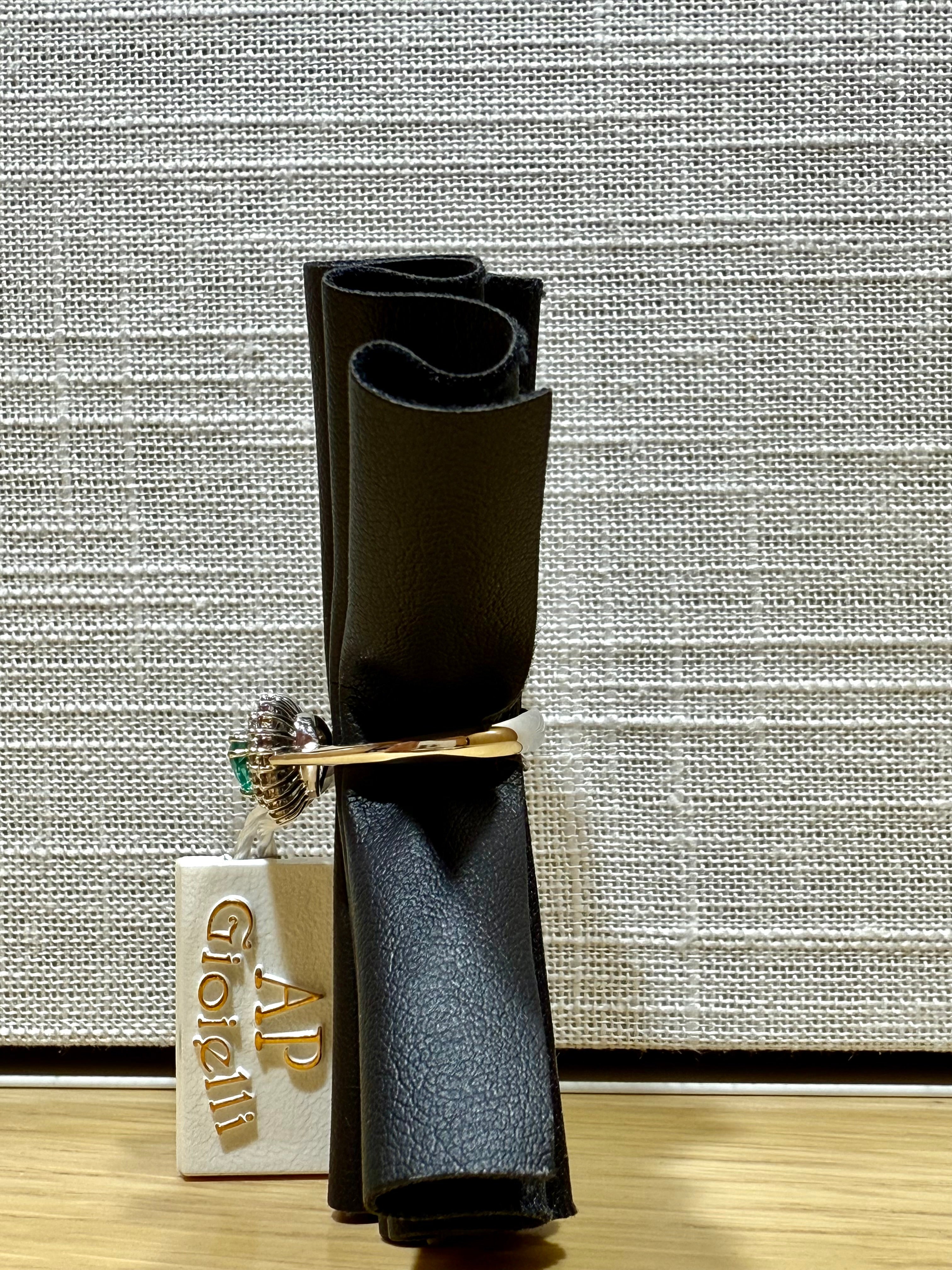 Anello in Oro con Diamanti e Smeraldo Naturale