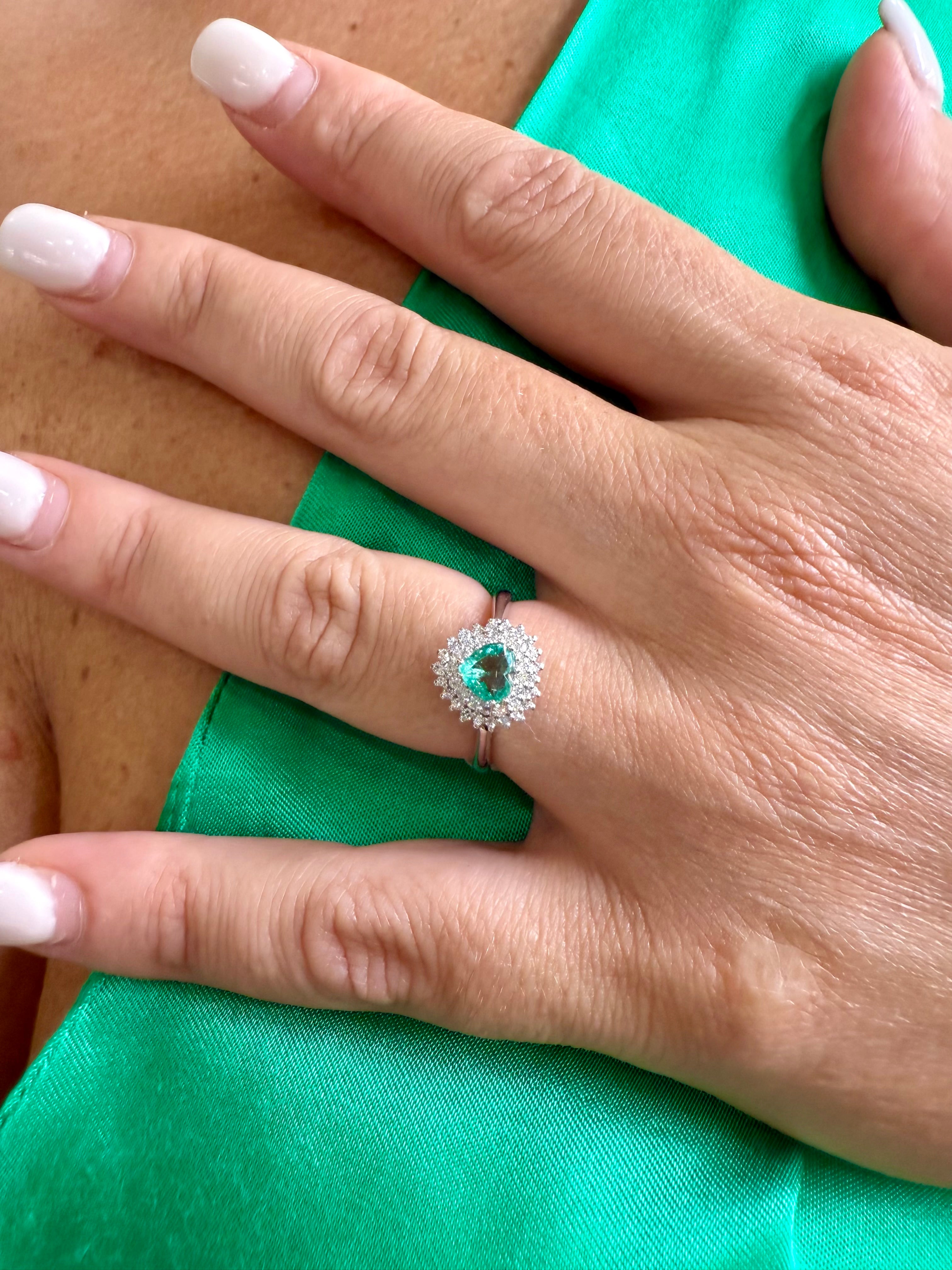 Anello in Oro con Diamanti e Smeraldo Naturale
