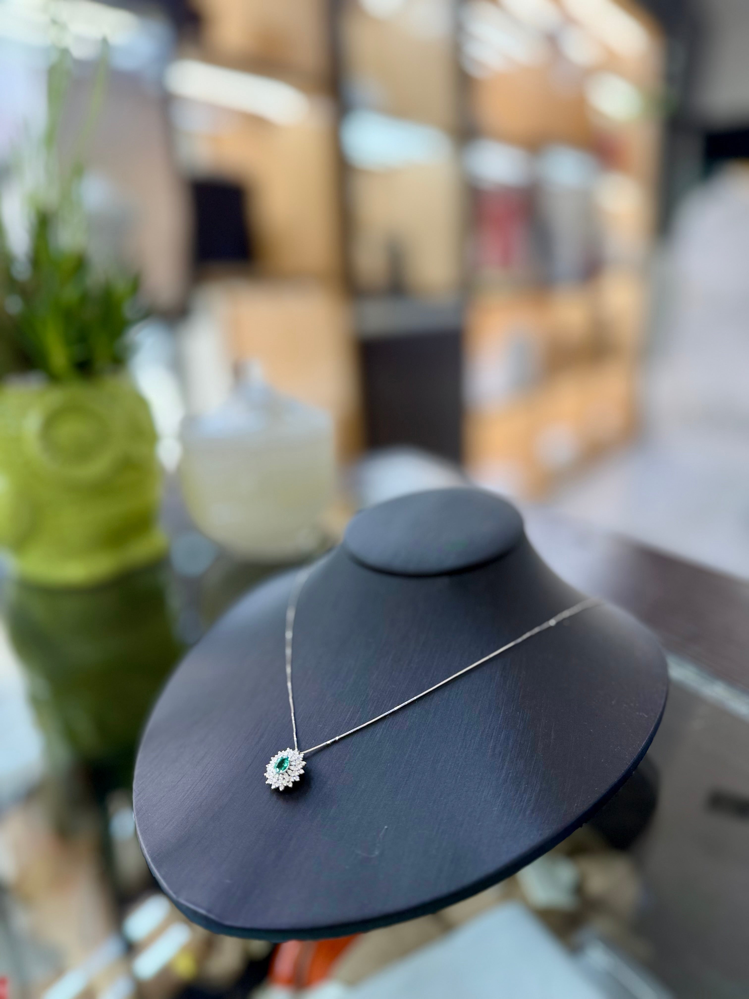 Collana con Ciondolo con Diamanti e Oro 18kt