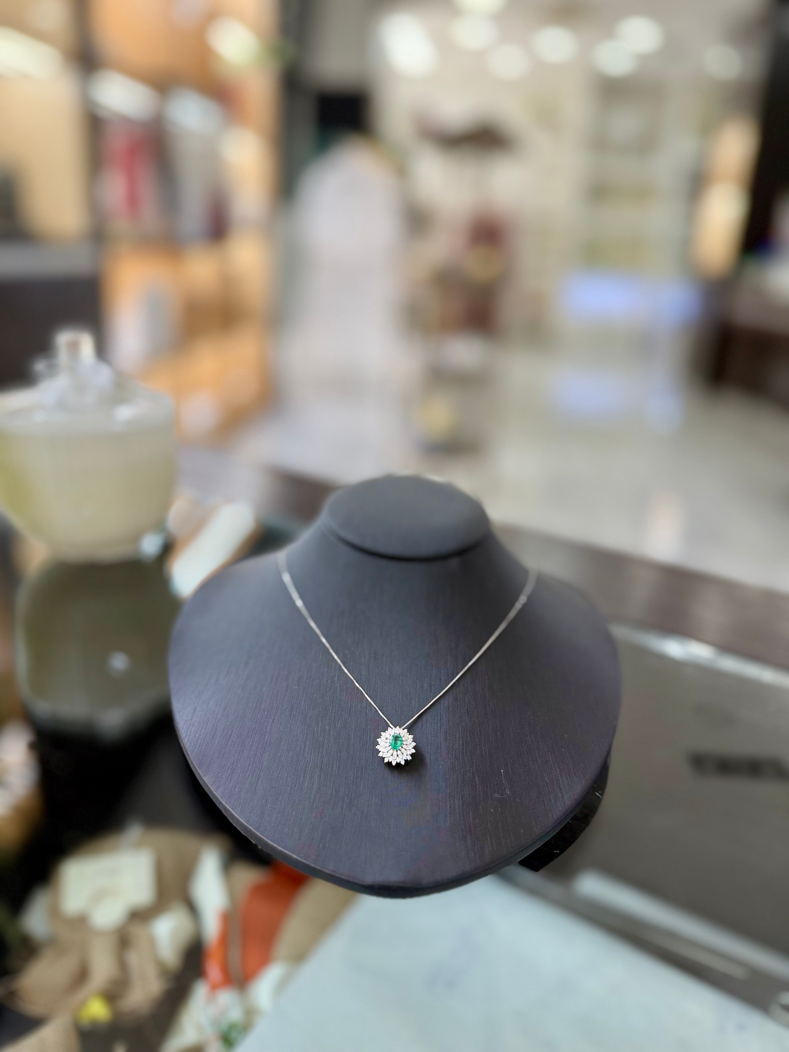 Collana con Ciondolo con Diamanti e Oro 18kt