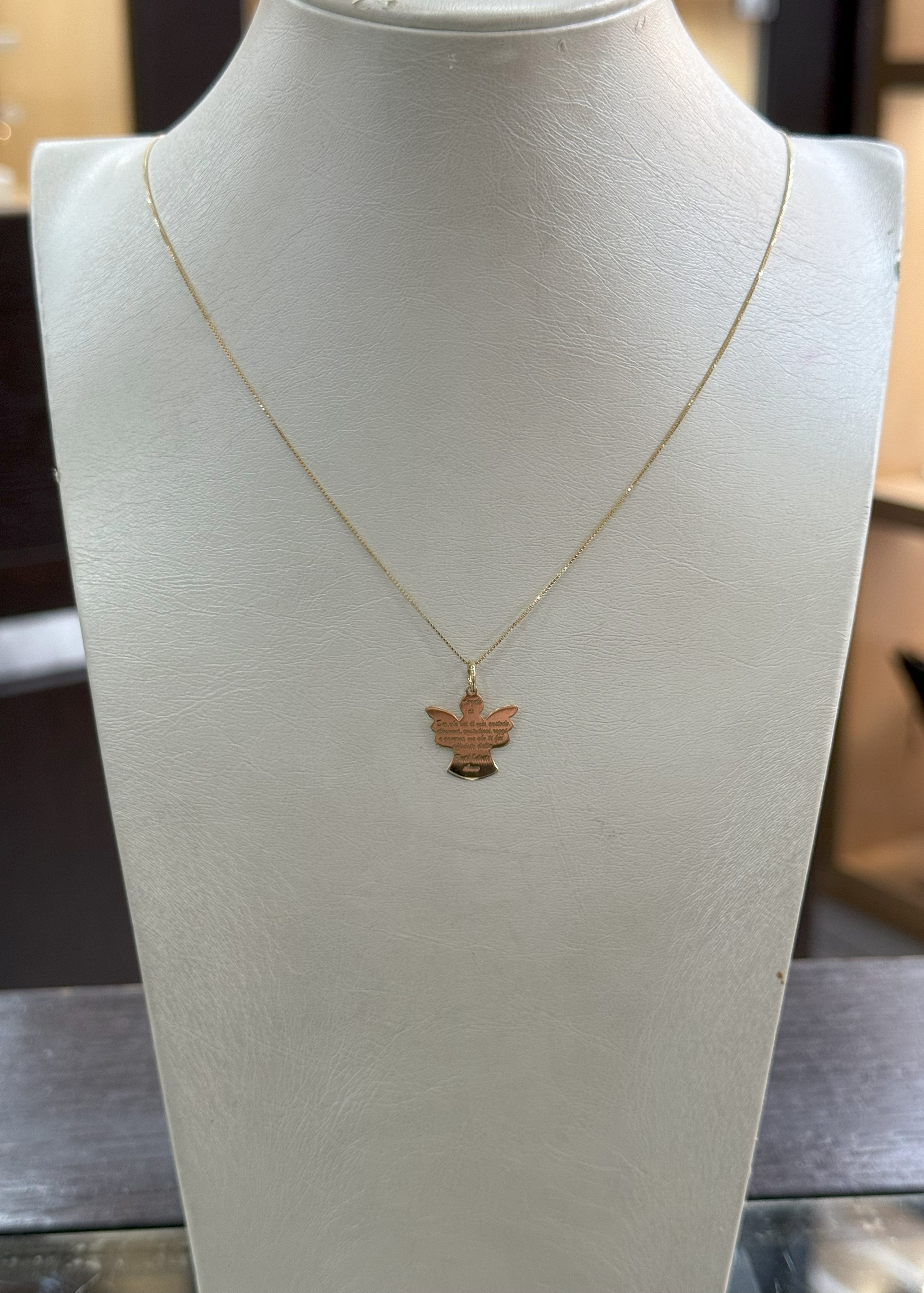 Collana Con Ciondolo Angelo Con Frase Incisa in Oro 18Kt