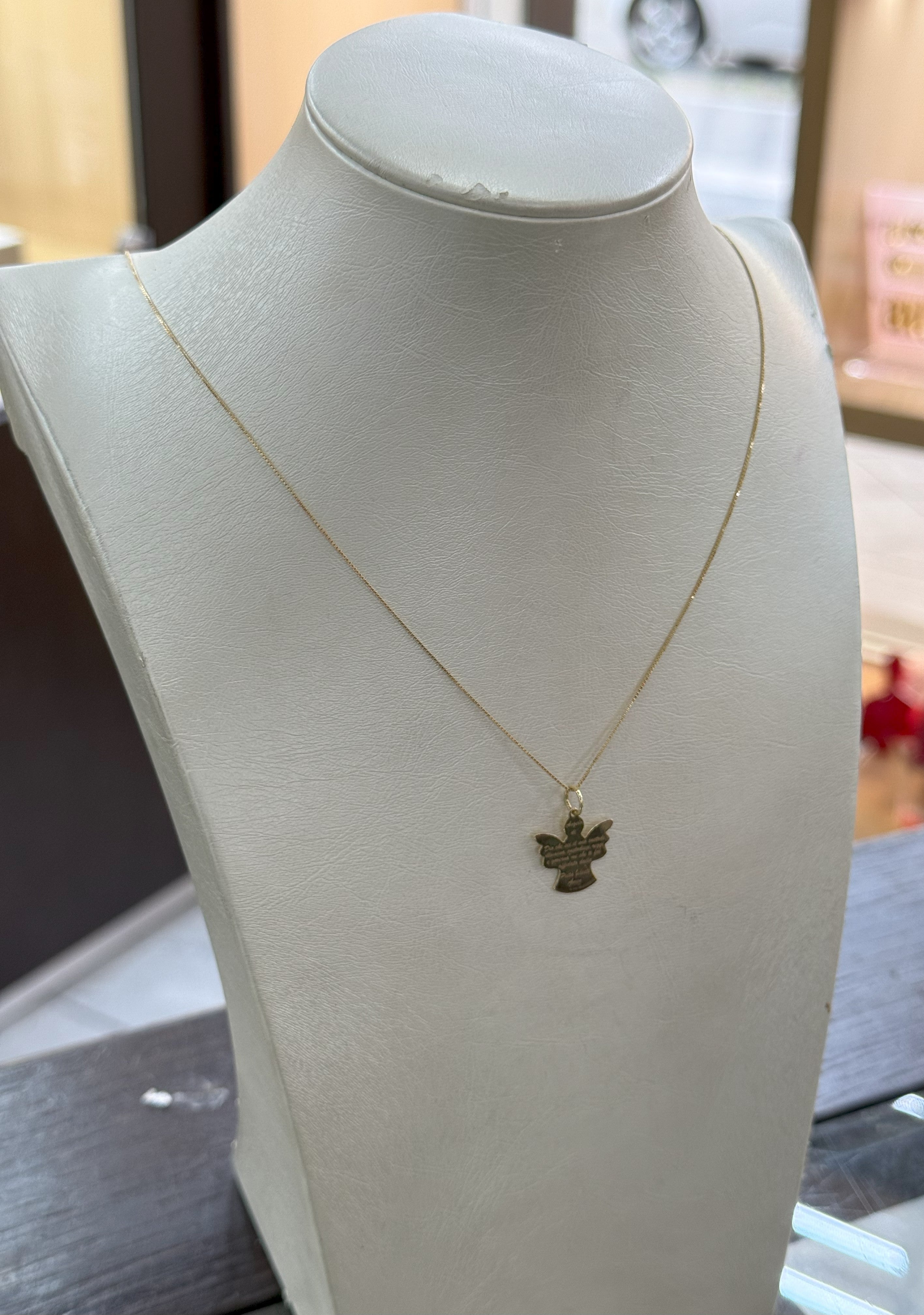 Collana Con Ciondolo Angelo Con Frase Incisa in Oro 18Kt