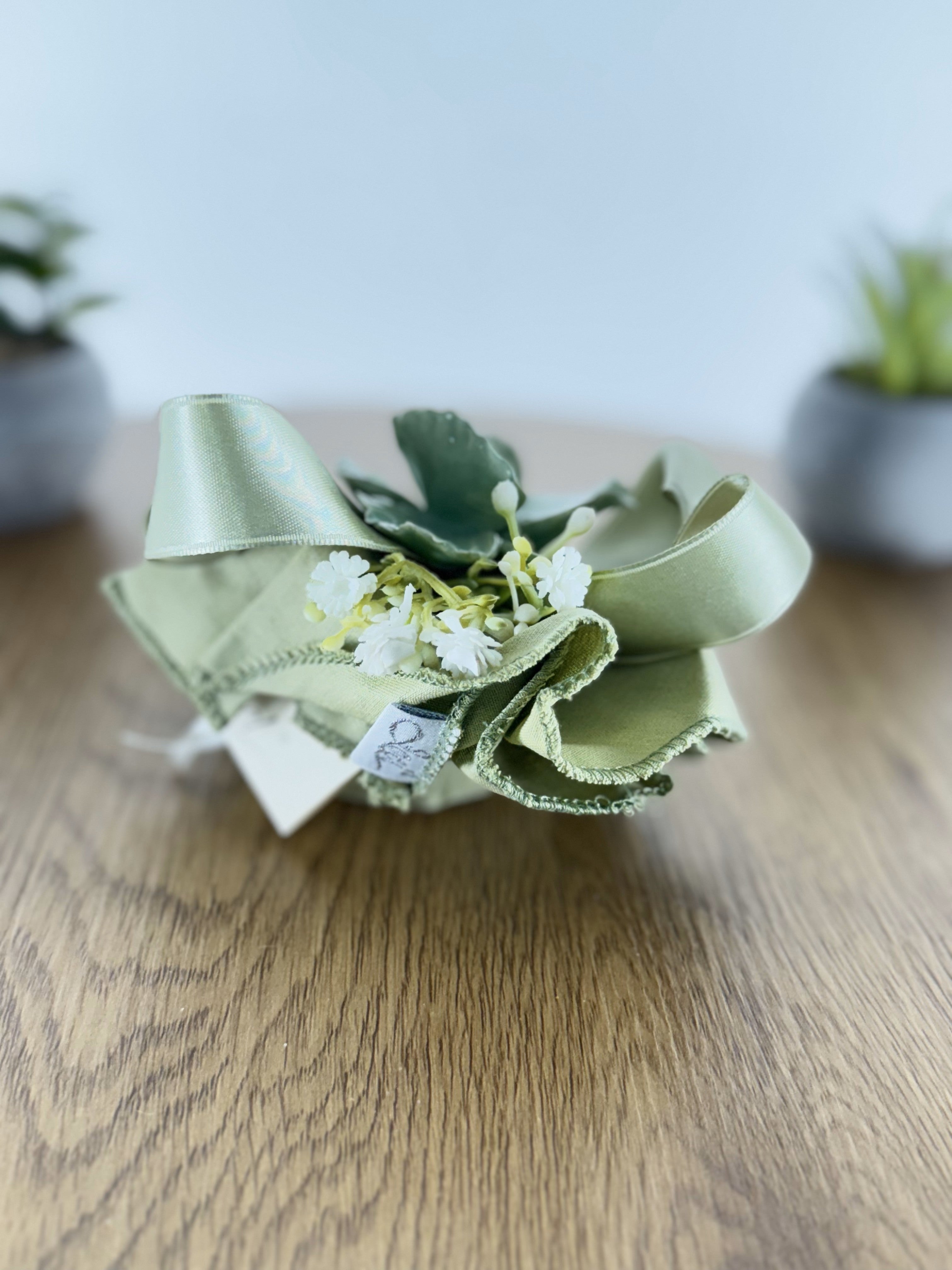 Bomboniera Con Fiore in Ceramica E Saponetta