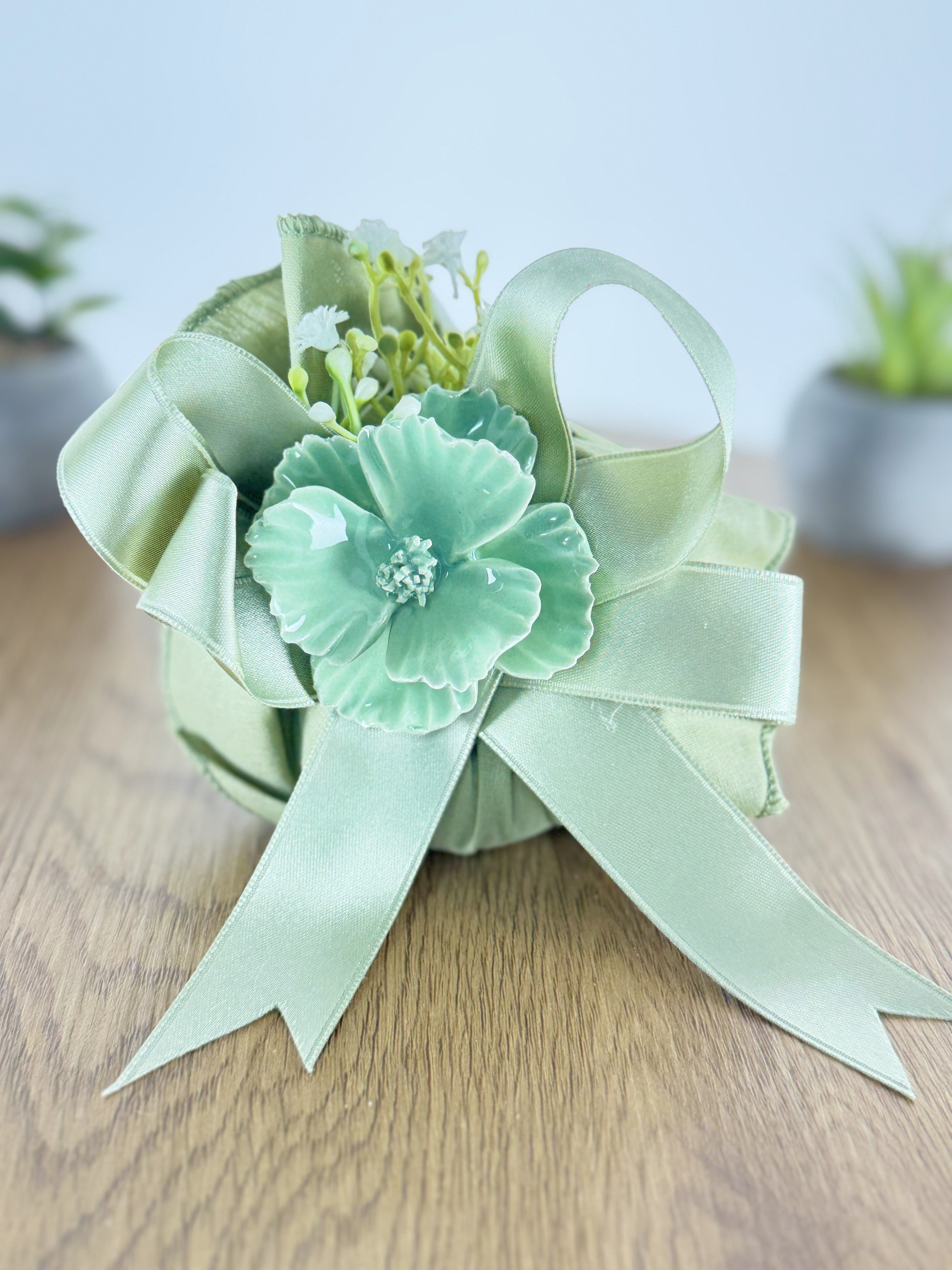 Bomboniera Con Fiore in Ceramica E Saponetta