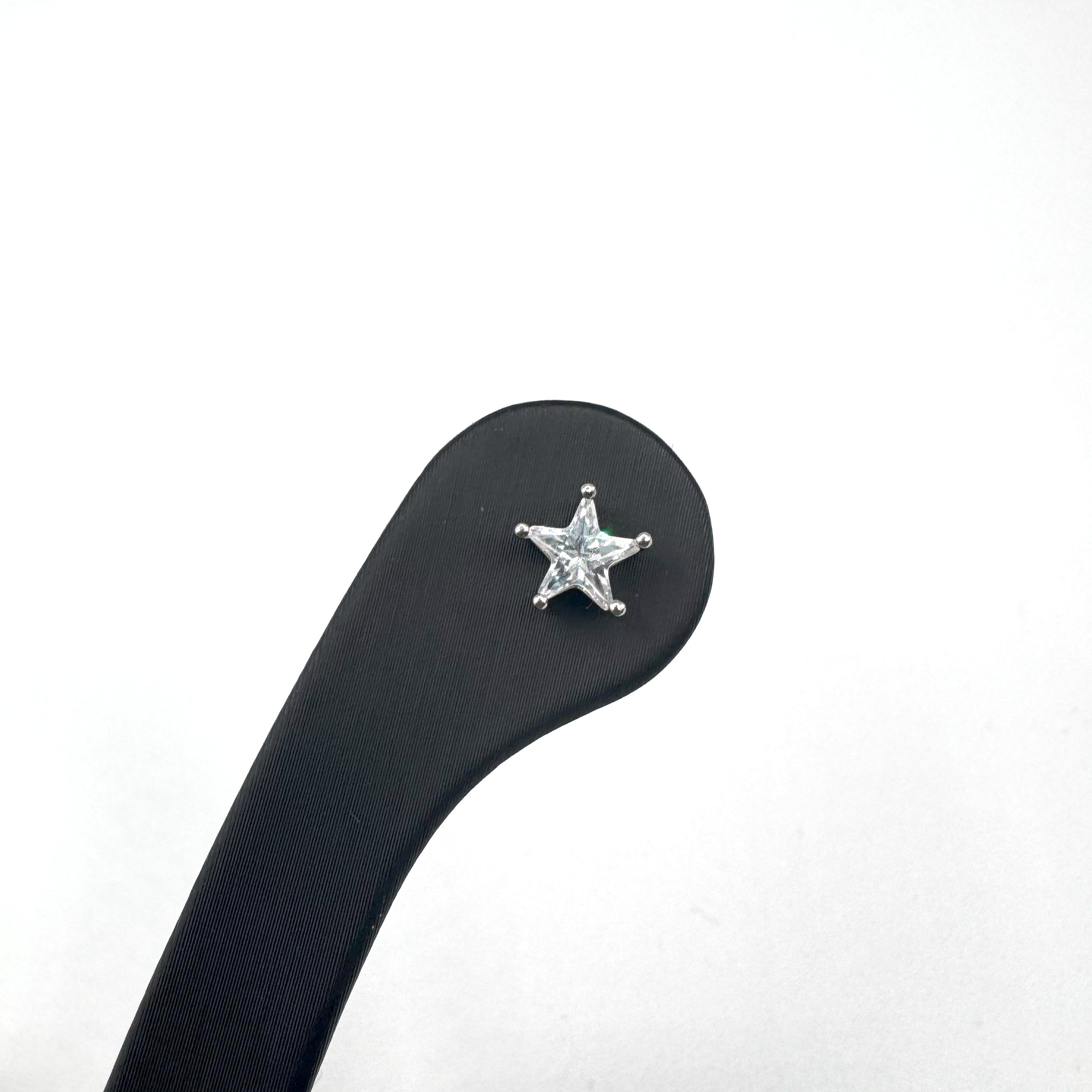 Orecchino In Acciaio a forma Di Stella Art.AM029