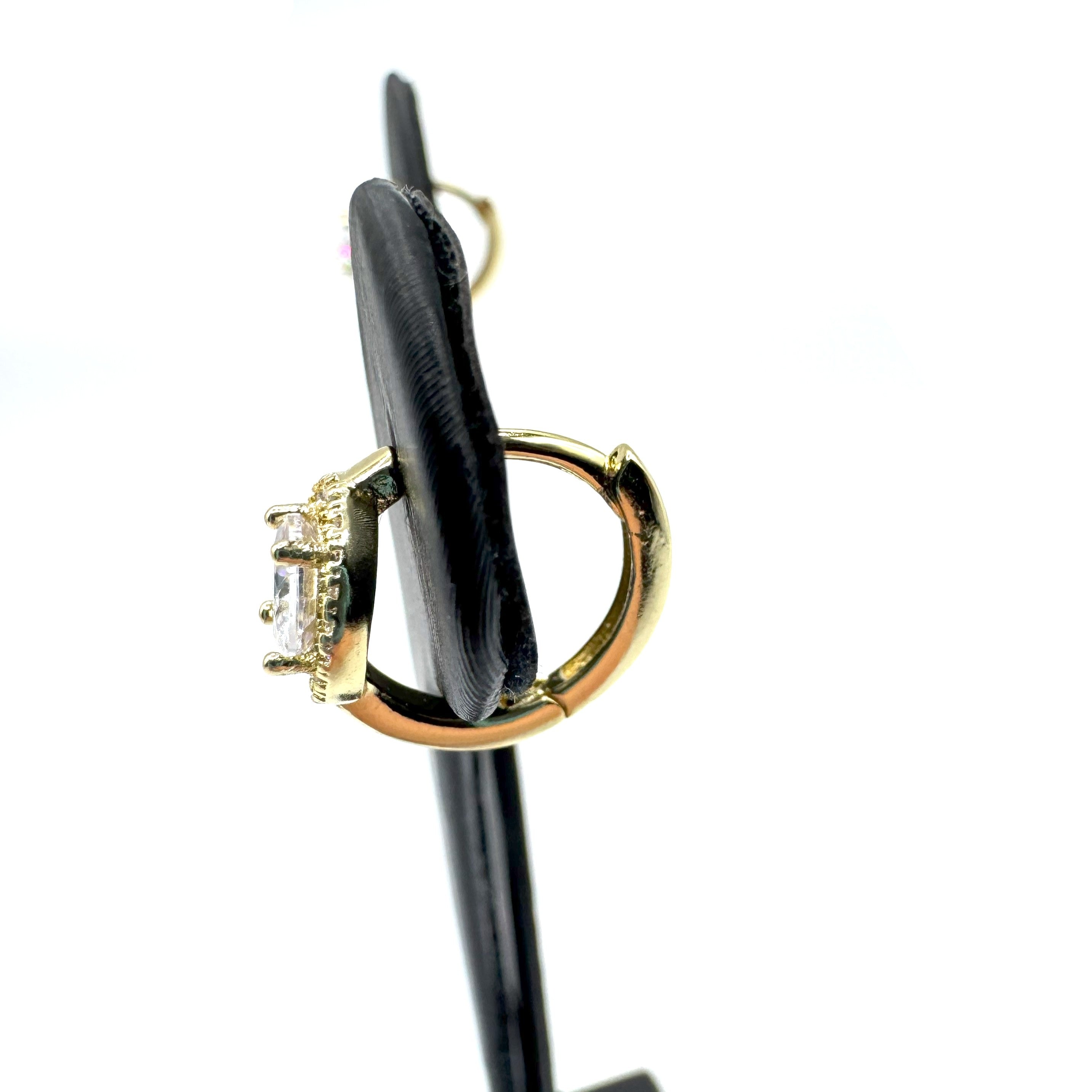 Orecchino In Acciaio Dorato Con Zircone Art.AM041G