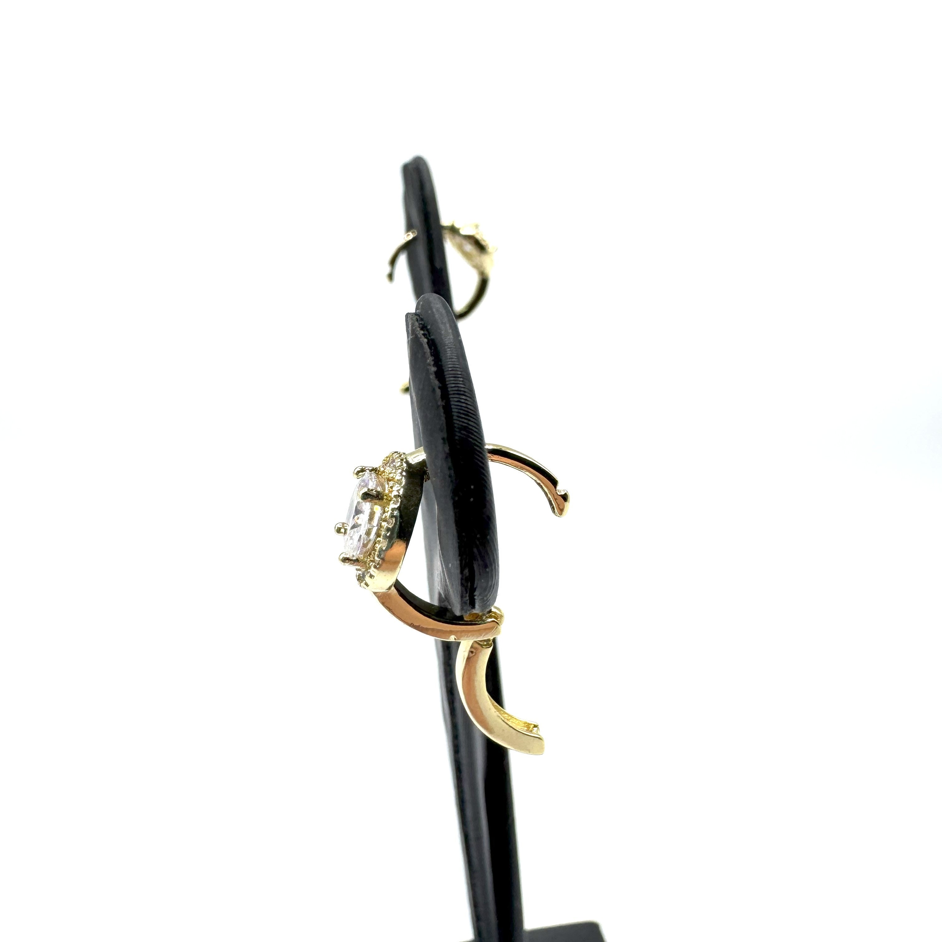 Orecchino In Acciaio Dorato Con Zircone Art.AM041G