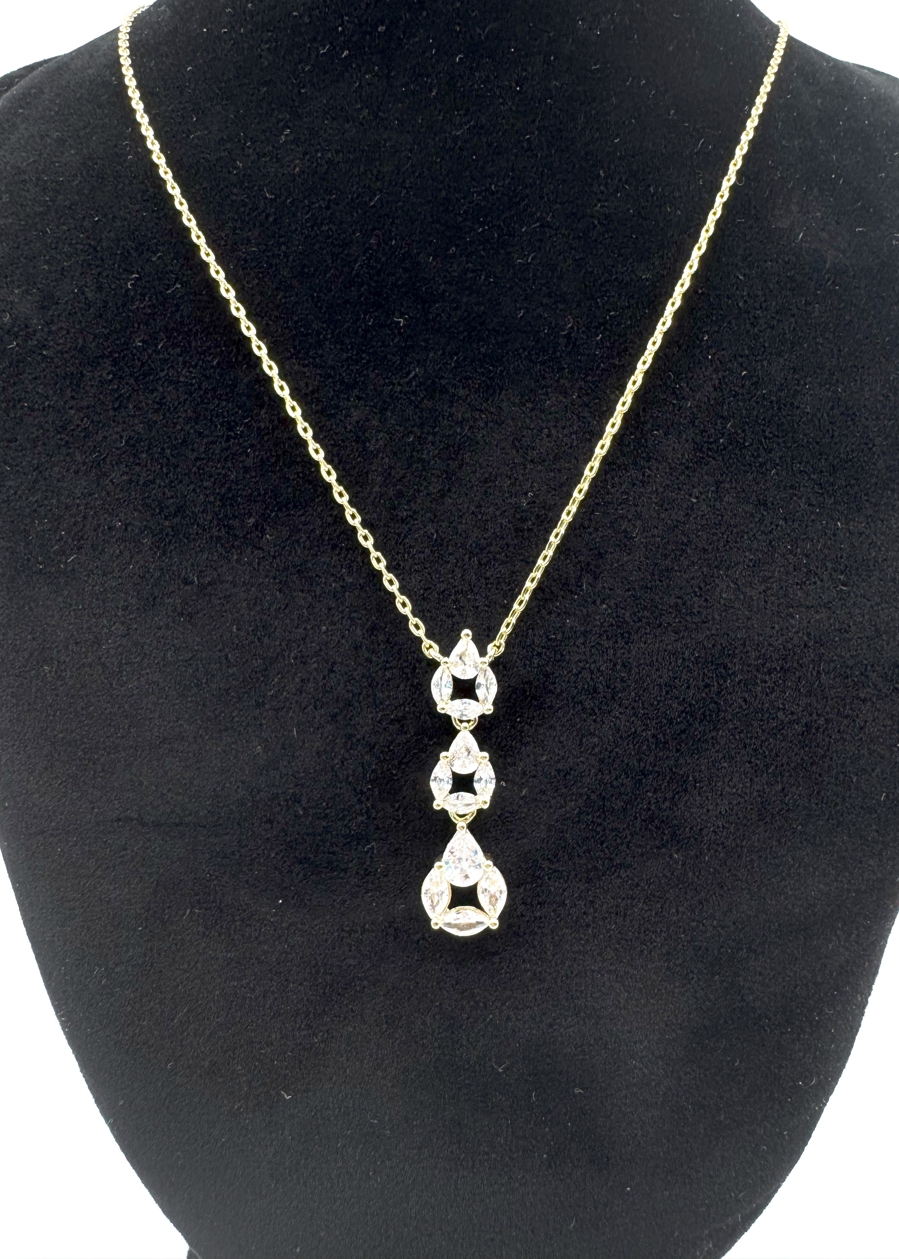 Collana In Acciaio Dorato Con 3 Gocce Pendenti Zirconate Art.AM438G