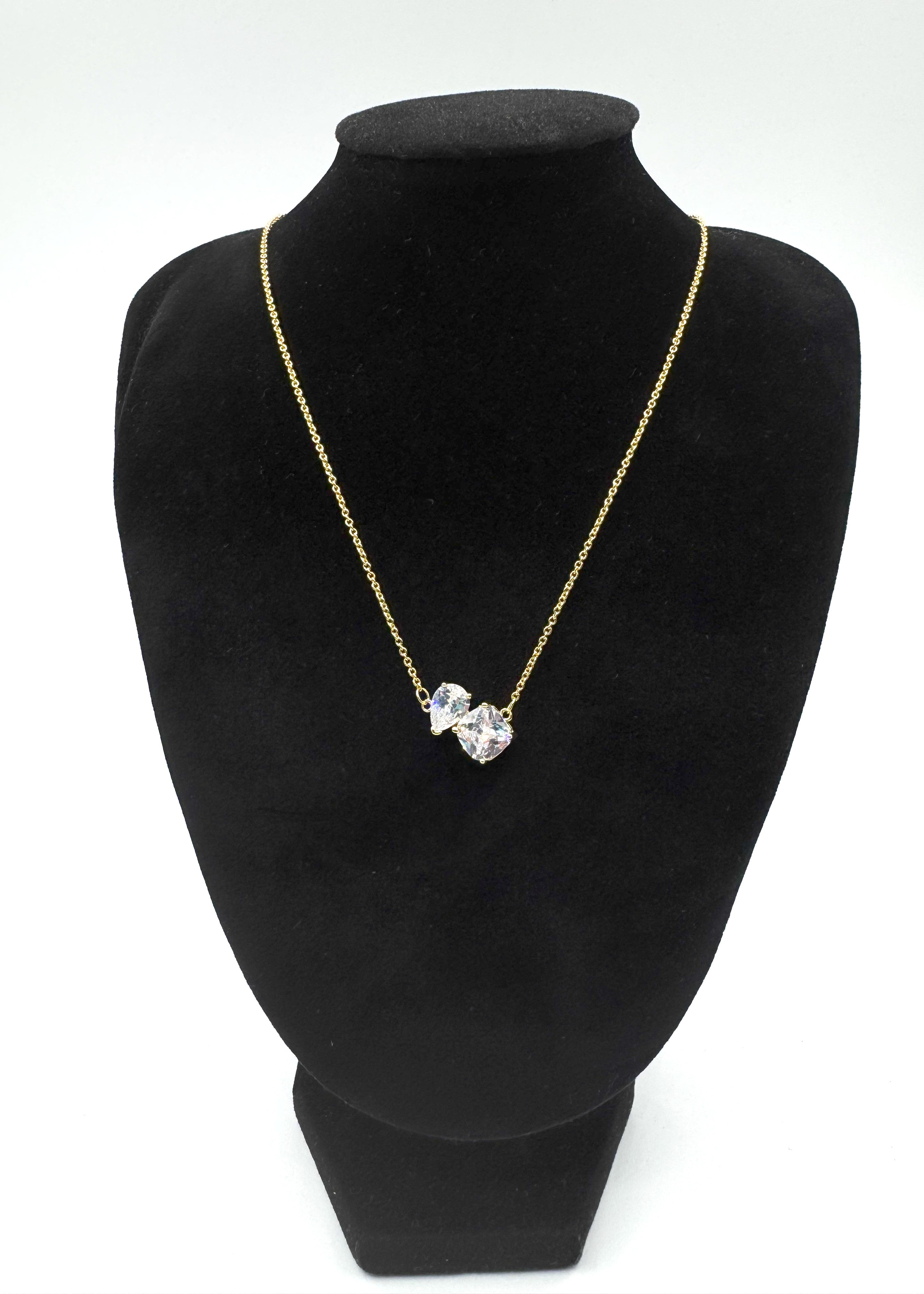 Collana In Acciaio Dorato Con Zirconi Pendenti Art.AM014G
