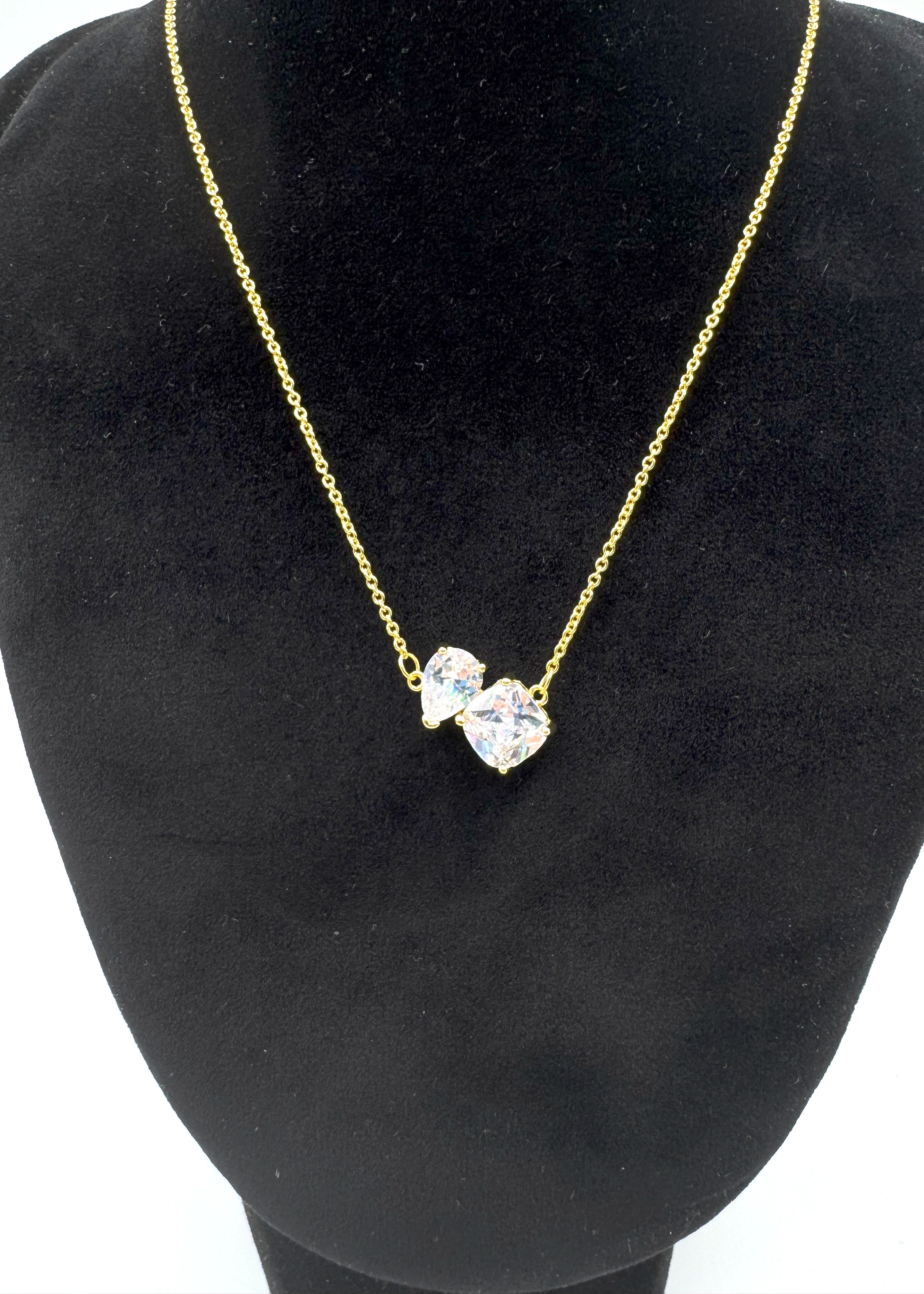 Collana In Acciaio Dorato Con Zirconi Pendenti Art.AM014G